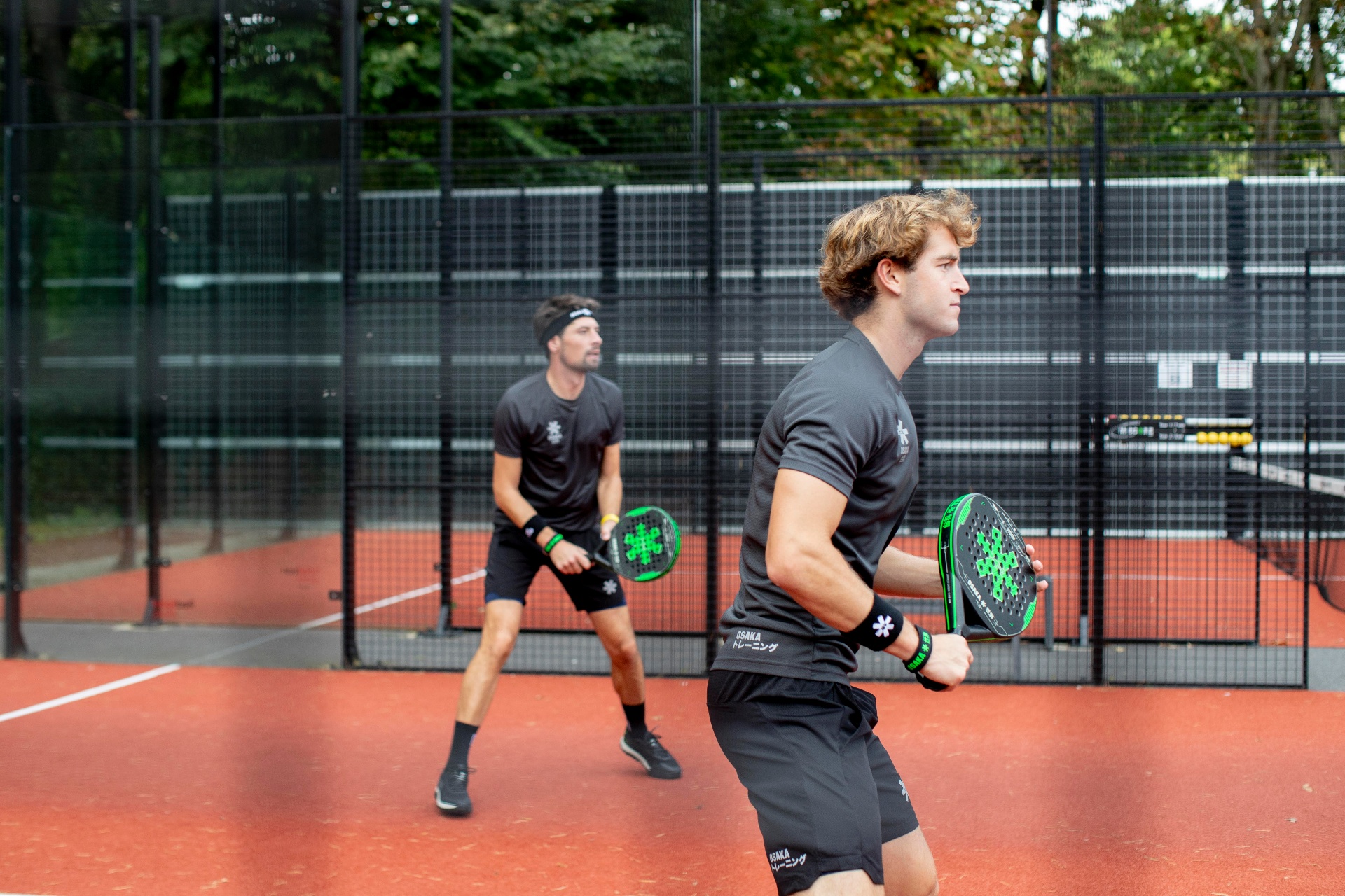 Osaka padel — acción en cancha